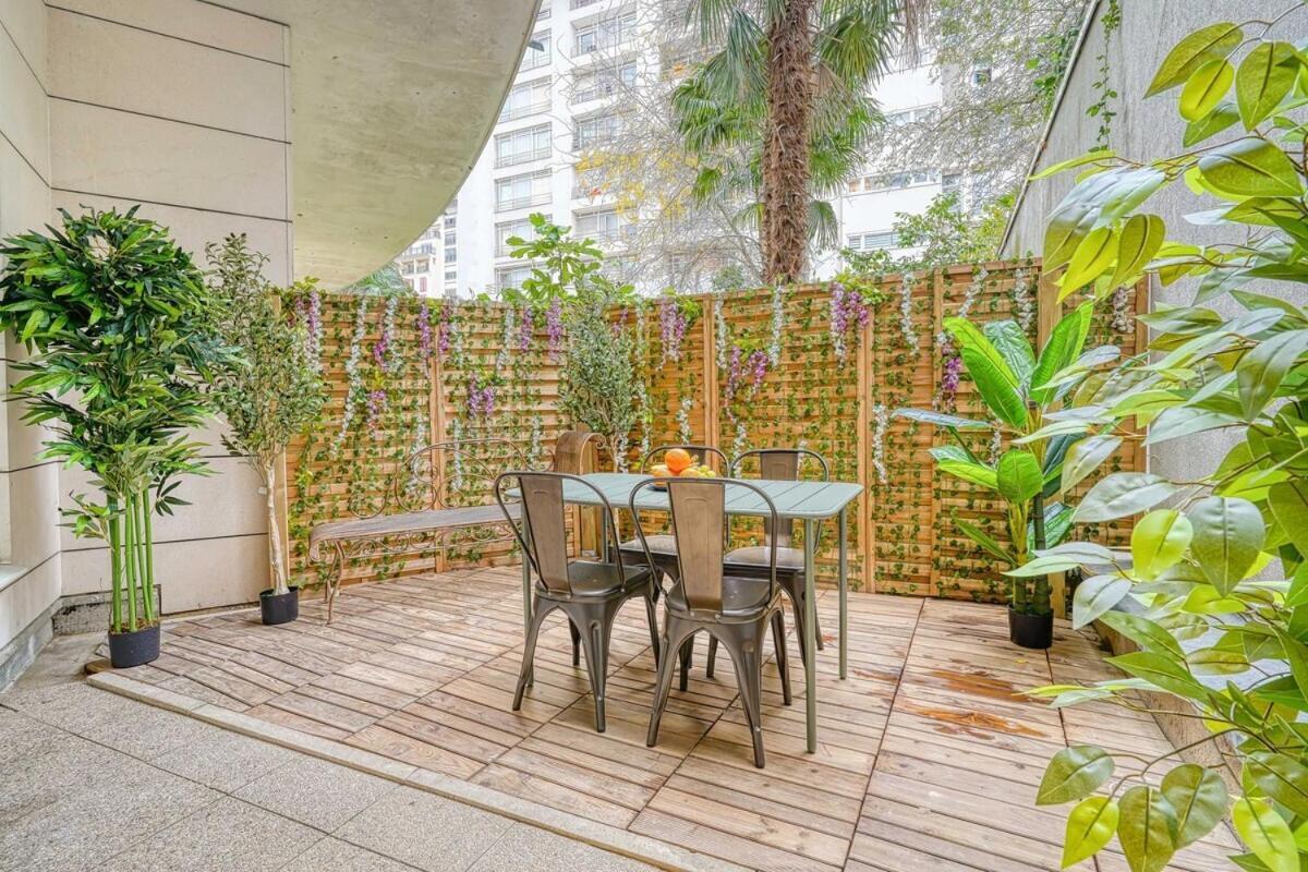 Eden Paris La Defense Apartment Courbevoie